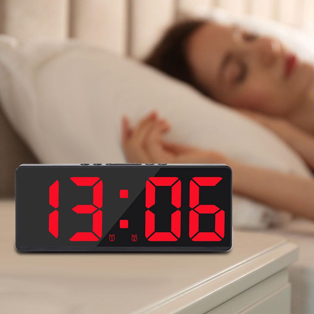 LEDデジタル目覚まし時計 音声制御 温度表示 スヌーズ機能 - Led Desk Clock のレビューと価格